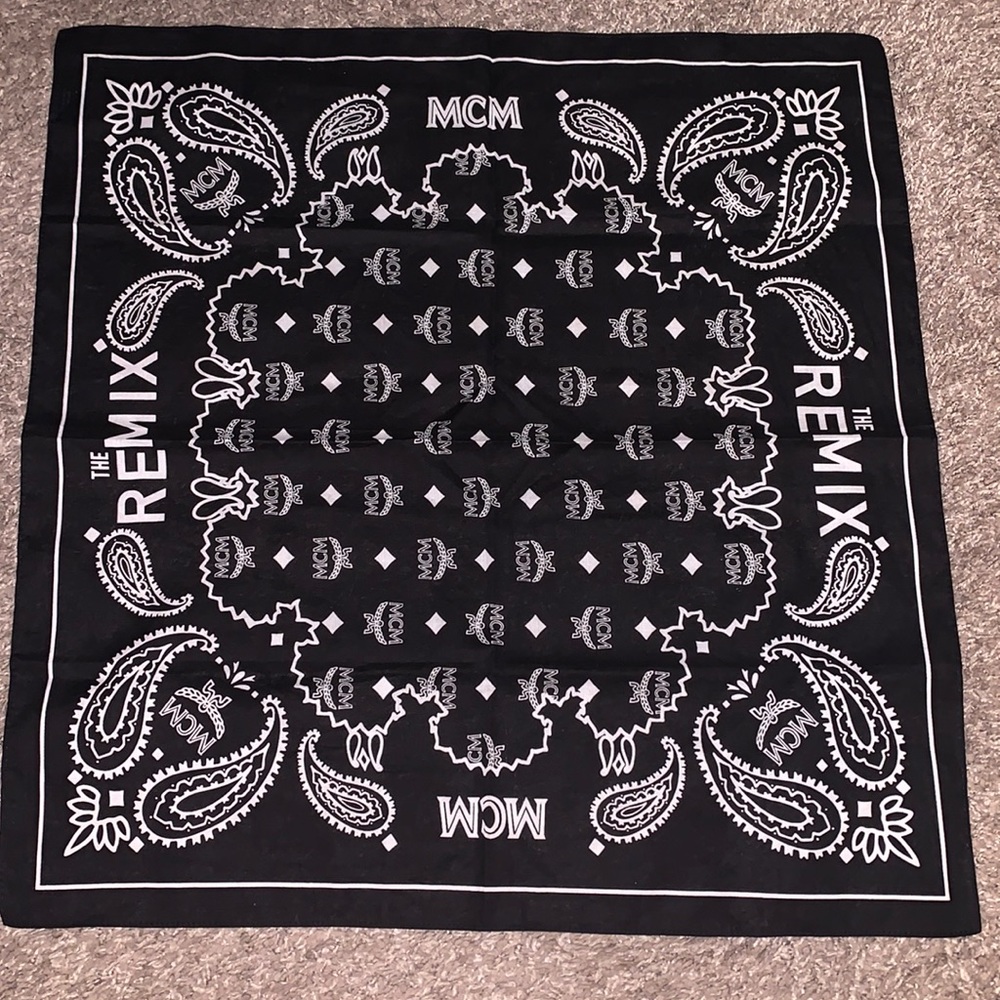 AUTHENTIC RARE GWP MCM BANDANA HANDKERCHIEF